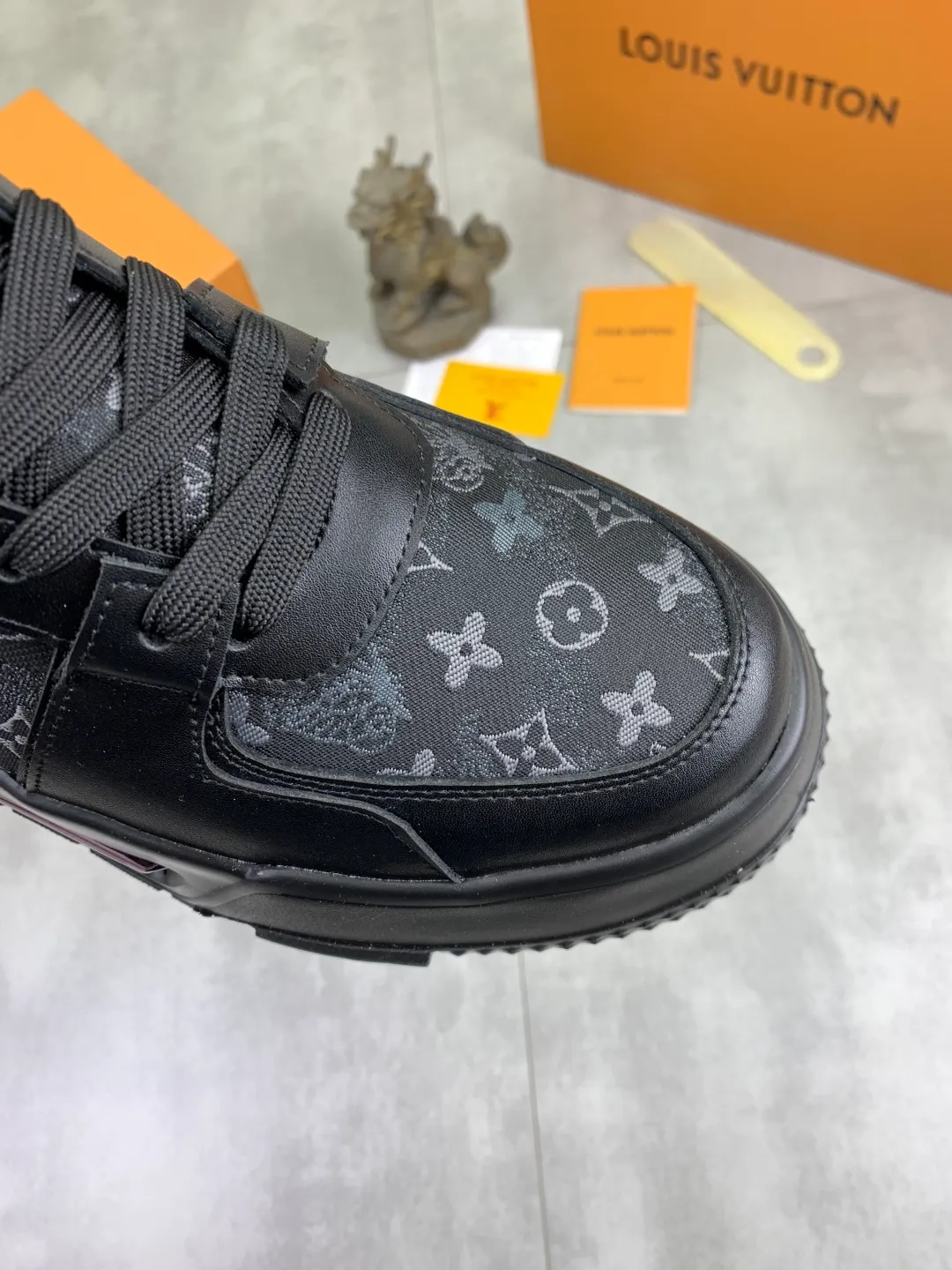 Men's men's shoes 💰P440 new style 💶【LOUIS VUITTON) new high top🍀LV Louis Vuitton *—— LV classic high top trendy shoes! Made of imported original soft calfskin, water-dyed pigskin lining. Original wear-resistant rubber outsole! High quality products! Code number: 38-44 Color: 2️⃣colors available